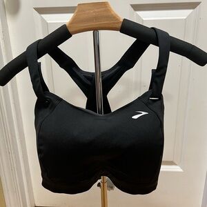 Brooks’ Wireless Adjustable Sports Bra